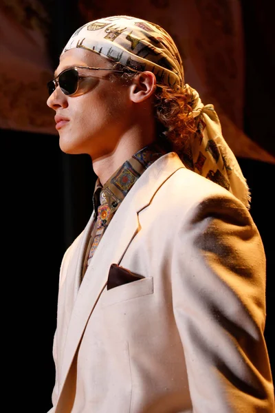 Look 19